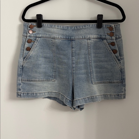 Alice + Olivia Donald Jean Short, Rockstar Blue - Picture 5 of 13